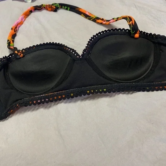 Bikini - Picture 10 of 10